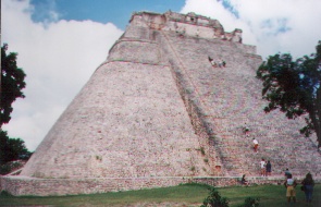 pyramid1.JPG (30086 bytes)